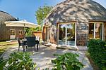 Ferienhaus Selene - Kugelhaus am Tollensesee - großzügige Terrasse mit Gartenblick - Selene - Top-Hundeurlaub