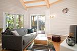 Ferienhaus Selene - Kugelhaus am Tollensesee - gemütliche Couchecke mit modernem TV - Selene - Top-Hundeurlaub