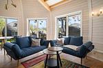Ferienhaus Selene - Kugelhaus am Tollensesee - gemütliche Couchecke mit modernem TV - Selene - Top-Hundeurlaub