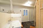 Ebenfalls im Erdgeschoss befindet sich das große Badezimmer mit der Sauna - eine Wellnessoase! - Reethus Dörpsend Haus 2 - Top-Hundeurlaub