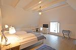 Das große "Elternschlafzimmer" bietet außergewöhnlich viel Platz. - Reethus Dörpsend Haus 2 - Top-Hundeurlaub