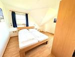 Schlafzimmer - Fewo Seelenfrieden 7 - für 4 Personen mit Balkon - Top-Hundeurlaub
