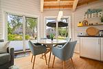 Ferienhaus Nordlichter - Kugelhaus am Tollensesee - Essbereich mit Ausblick - Nordlichter - Top-Hundeurlaub