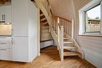Kugelhaus Chiara am Tollensesee Penzlin – Stilvolle Holztreppe mit liebevollen Details und hellem Wohnambiente - Chiara - Top-Hundeurlaub