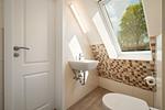 Kugelhaus Chiara am Tollensesee Penzlin – Helles Gäste-WC mit modernem Design und Tageslichtfenster - Chiara - Top-Hundeurlaub