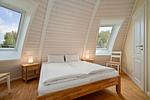 Kugelhaus Chiara am Tollensesee Penzlin – Helles Schlafzimmer mit gemütlicher Atmosphäre und natürlichem Holzdesign - Chiara - Top-Hundeurlaub