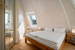 Kugelhaus Chiara am Tollensesee Penzlin – Charmantes Schlafzimmer mit sanftem Lichteinfall - Chiara - Top-Hundeurlaub