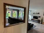 Wohnbereich im Ferienhaus Hus Thovid mit Blick in den Garten - Hus Thovid - Top-Hundeurlaub