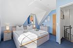 Schlafzimmer mit Doppelbett - Am Deich Haus 24 - Top-Hundeurlaub