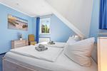 Schlafzimmer mit Doppelbett - Am Deich Haus 24 - Top-Hundeurlaub