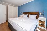 Schlafzimmer mit Doppelbett und Schrank - Wohnung 01 - Top-Hundeurlaub