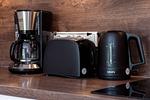 Küche mit Kaffeemaschine und Toaster - Wohnung 03 - Top-Hundeurlaub