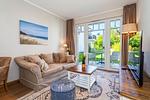 Wohnbereich mit Sitzecke und TV - Wohnung 13 - Top-Hundeurlaub