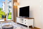 Wohnbereich mit Sitzecke und TV - Wohnung 13 - Top-Hundeurlaub