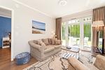 Wohnbereich mit Sitzecke und TV - Wohnung 08 - Top-Hundeurlaub