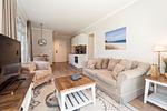 Wohnbereich mit Sitzecke und TV - Wohnung 08 - Top-Hundeurlaub