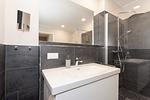Badezimmer mit WC und Waschbecken - Wohnung 08 - Top-Hundeurlaub