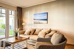Wohnbereich mit Blick zum Fenster - Wohnung 10 - Top-Hundeurlaub