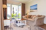 Wohnbereich mit Sitzecke und TV - Wohnung 09 - Top-Hundeurlaub