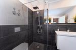 Badezimmer mit Dusche und WC - Wohnung 09 - Top-Hundeurlaub