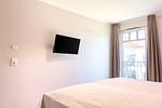 Schlafzimmer mit Blick zum Fernseher - Wohnung 39 - Top-Hundeurlaub