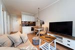 Wohnbereich mit Sitzecke und TV - Wohnung 11 - Top-Hundeurlaub