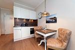 Wohnbereich mit Sitzecke und TV - Wohnung 11 - Top-Hundeurlaub