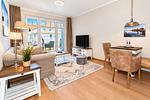 Wohnbereich mit Sitzecke und TV - Wohnung 44 - Top-Hundeurlaub