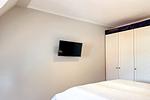 Schlafzimmer mit Fernseher - Wohnung 61 - Top-Hundeurlaub