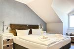 1. Schlafzimmer mit Doppelbett - Wohnung 63 - Top-Hundeurlaub