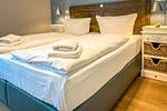 Schlafzimmer mit Doppelbett - Wohnung 43 - Top-Hundeurlaub