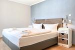 Schlafzimmer mit Doppelbett - Wohnung 45 - Top-Hundeurlaub