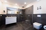 Badezimmer mit Dusche und WC - Wohnung 05 - Top-Hundeurlaub