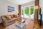 Wohnbereich mit Sitzecke und TV - Wohnung 05 - Top-Hundeurlaub