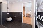 Badezimmer mit Dusche und WC - Wohnung 05 - Top-Hundeurlaub