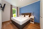 Schlafzimmer mit Doppelbett - Wohnung 05 - Top-Hundeurlaub