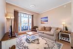 Wohnbereich mit Sitzecke und TV - Wohnung 55 - Top-Hundeurlaub