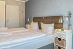 Schlafzimmer mit Doppelbett - Wohnung 54 - Top-Hundeurlaub