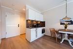 Wohnzimmer mit Blick zur Küchenzeile - Wohnung 42 - Top-Hundeurlaub