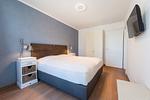 Kleiderschrank und TV im Schlafzimmer - Wohnung 42 - Top-Hundeurlaub