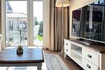 TV mit Blick zum Balkon - Wohnung 40 - Top-Hundeurlaub