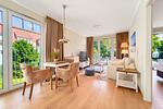 Wohnbereich mit Sitzecke und TV - Wohnung 41 - Top-Hundeurlaub