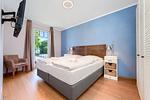 Schlafzimmer mit TV - Wohnung 41 - Top-Hundeurlaub