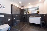 Badezimmer mit WC und Waschbecken - Wohnung 27 - Top-Hundeurlaub