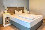Schlafzimmer mit Doppelbett - Wohnung 16 - Top-Hundeurlaub