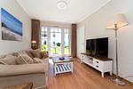 Wohnbereich mit Sitzecke und TV - Wohnung 16 - Top-Hundeurlaub