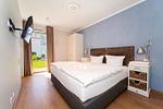 Schlafzimmer mit Doppelbett - Wohnung 16 - Top-Hundeurlaub