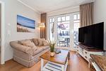 Wohnbereich mit Sitzecke und TV - Wohnung 38 - Top-Hundeurlaub
