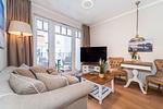 Wohnbereich mit Sitzecke und TV - Wohnung 38 - Top-Hundeurlaub