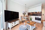 Wohnbereich mit Sitzecke und TV - Wohnung 38 - Top-Hundeurlaub